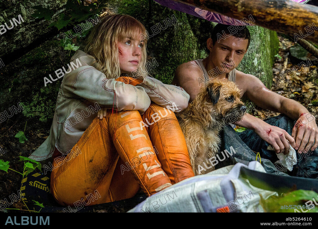 DAISY RIDLEY and TOM HOLLAND in CHAOS WALKING, 2021, directed by DOUG LIMAN. Copyright 3 Arts Entertainment / BRON Studios.
