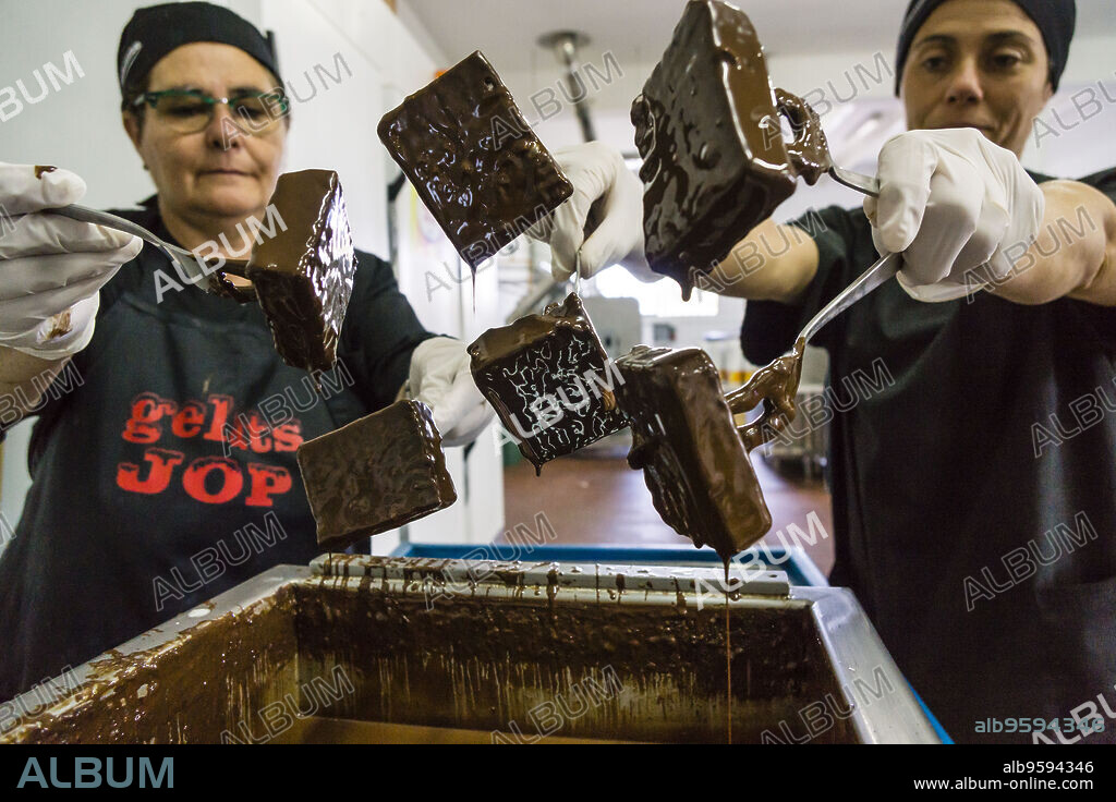 manufactura de bonbon campaner, Gelats Jop, Campos, Mallorca, balearic islands, spain, europe.