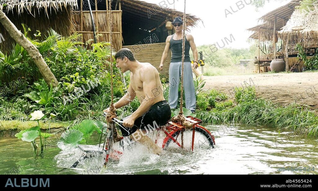 ALAIN MOUSSI y JEAN-CLAUDE VAN DAMME en KICKBOXER: VENGANZA, 2016 (KICKBOXER: VENGEANCE), dirigida por JOHN STOCKWELL. Copyright RADAR PICTURES.