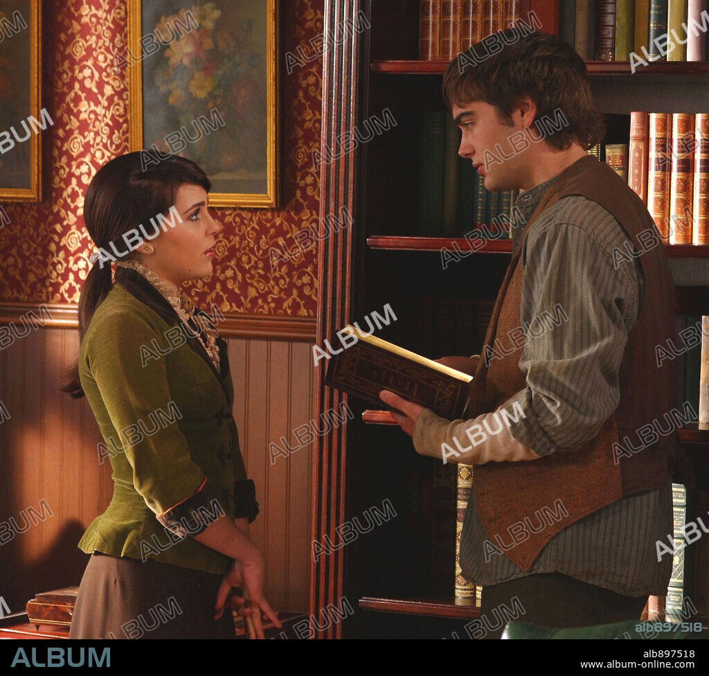DREW TYLER BELL and MAE WHITMAN in LOVE'S ABIDING JOY, 2006, directed by MICHAEL LANDON JR.. Copyright HALLMARK / MCCANDLESS, ERIC.