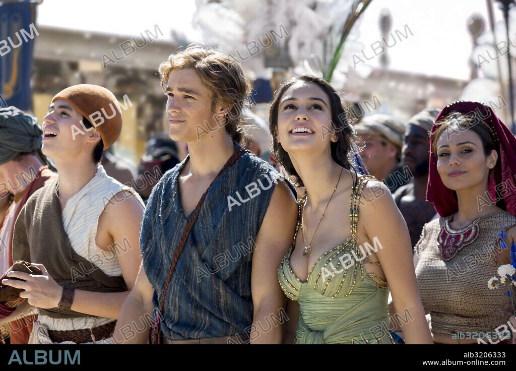 BRENTON THWAITES and COURTNEY EATON in GODS OF EGYPT, 2016, directed by ALEX PROYAS. Copyright CONCORDE CLOCK CINEMA/SUMMIT ENT/THUNDER ROAD PICTURES.