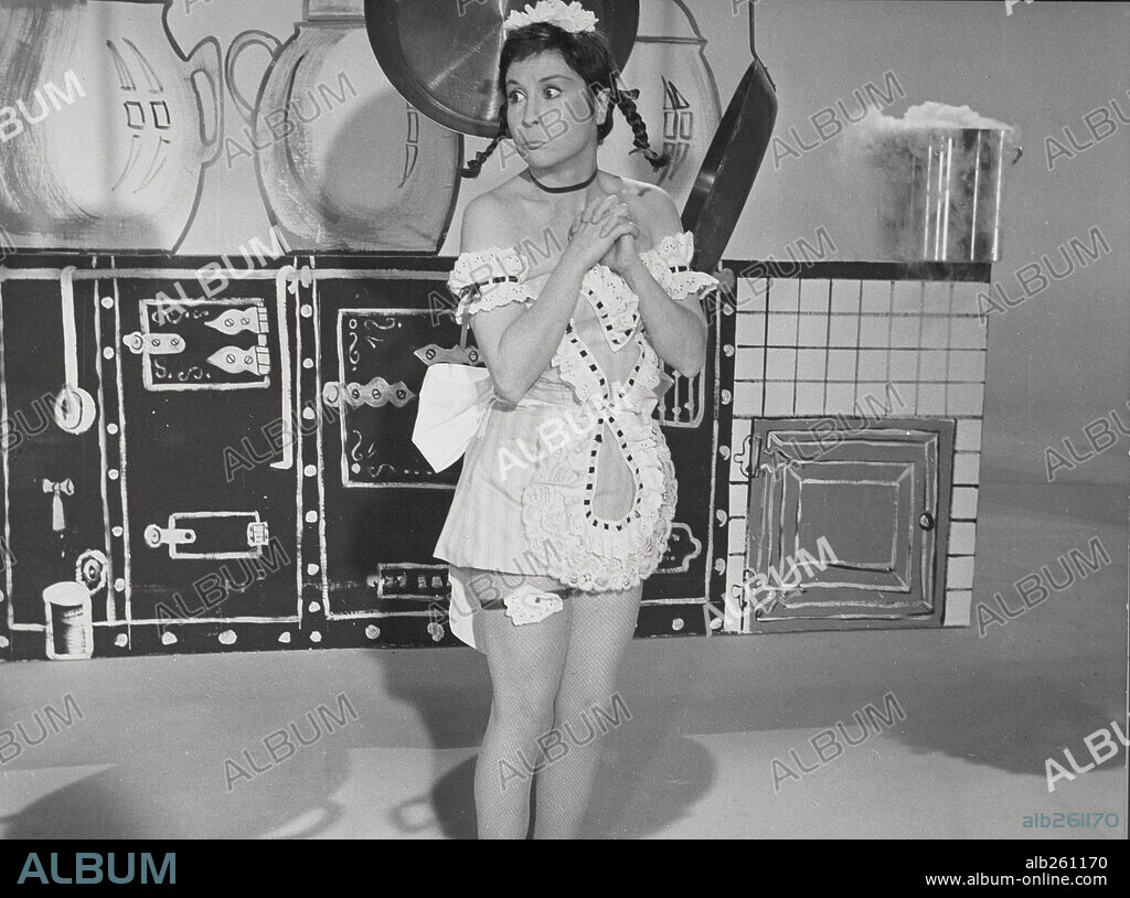 LINA MORGAN in LA TONTA DEL BOTE, 1970, directed by JUAN DE ORDUÑA.