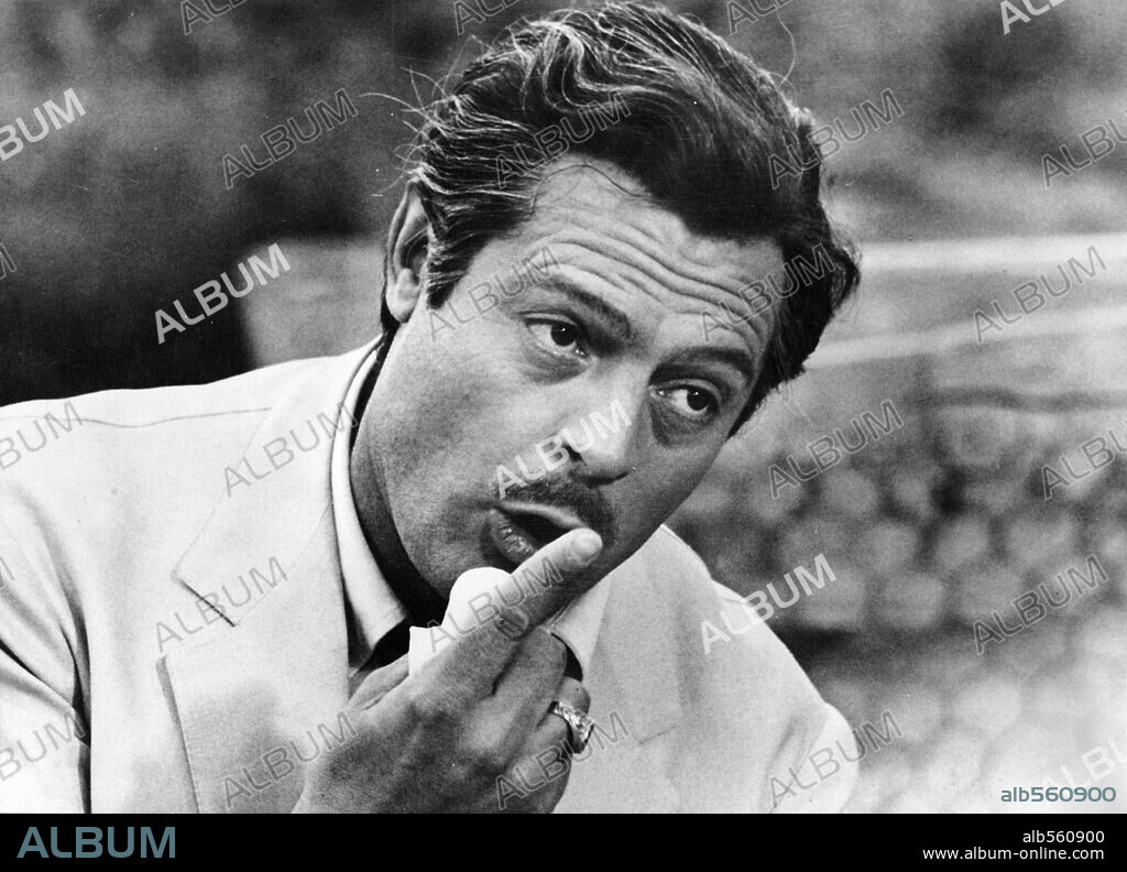 MARCELLO MASTROIANNI in MARRIAGE ITALIAN STYLE, 1964 (MATRIMONIO ALL'ITALIANA), directed by VITTORIO DE SICA. Copyright COMPAGNIA CINEMATOGRAFICA CHAMPION.