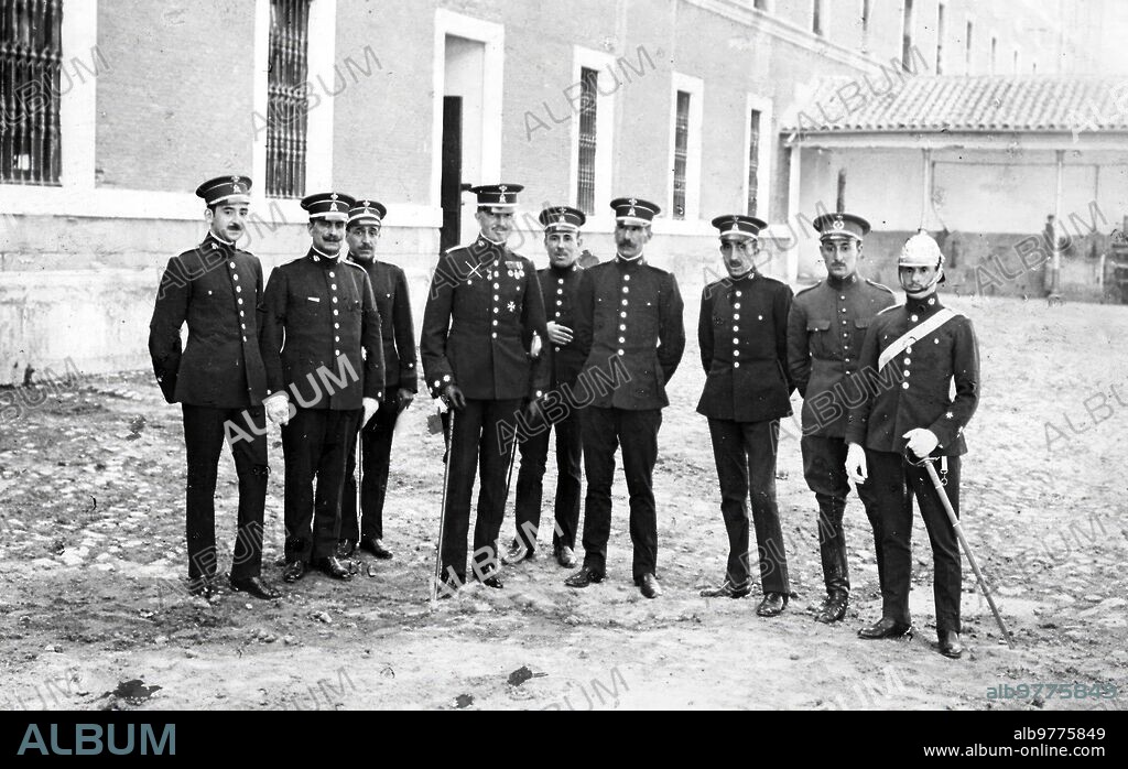 Madrid, 09/1/1918. In the Royal Escort barracks. HRH Sermo. D. Fernando de Baviera y de Borbón, infante of Spain (x), after taking possession of the position of colonel of this squadron.