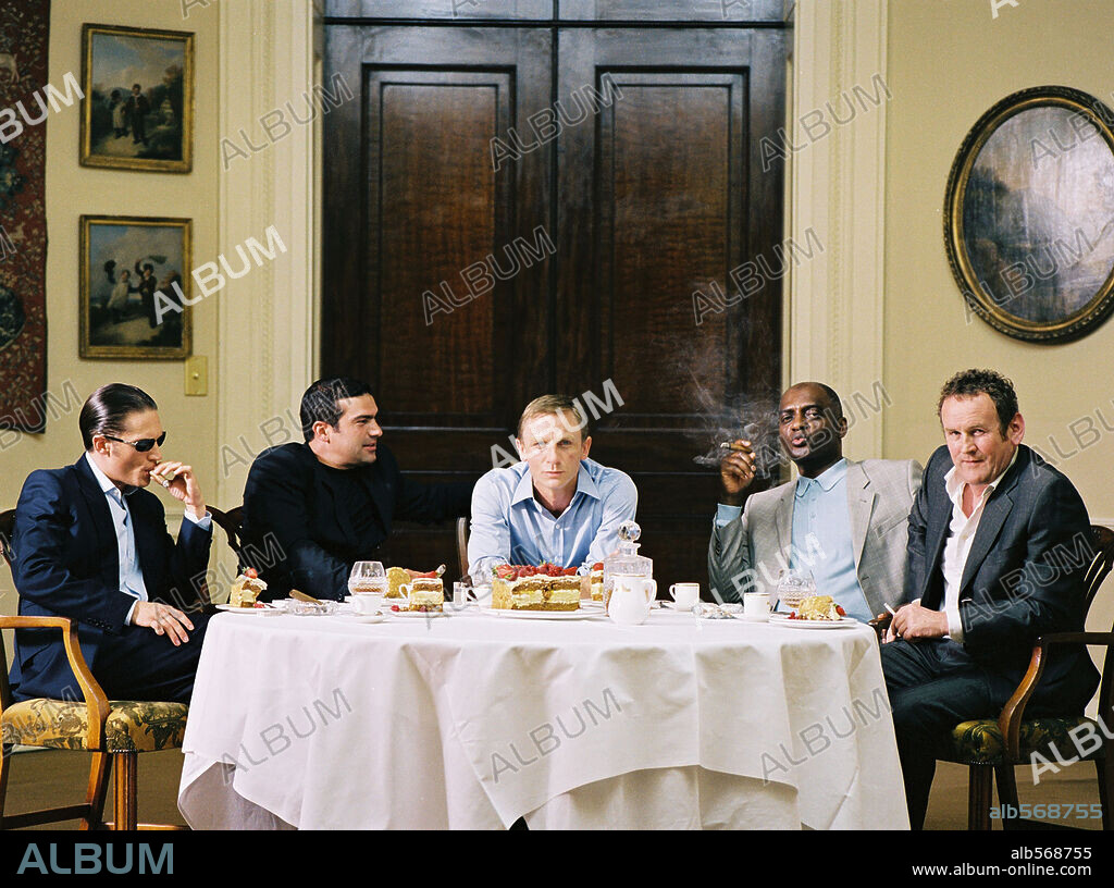 COLM MEANEY, DANIEL CRAIG, GEORGE HARRIS, TAMER HASSAN y TOM HARDY en LAYER CAKE-CRIMEN ORGANIZADO, 2004 (LAYER CAKE), dirigida por MATTHEW VAUGHN. Copyright AFM LIGHTING LTD. / SMITH, DANIEL.