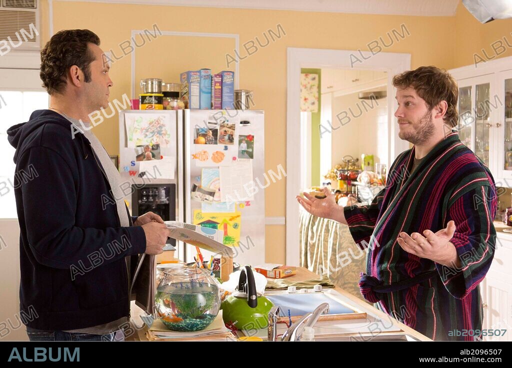 CHRIS PRATT and VINCE VAUGHN in DELIVERY MAN, 2013, directed by KEN SCOTT. Copyright DREAMWORKS SKG.