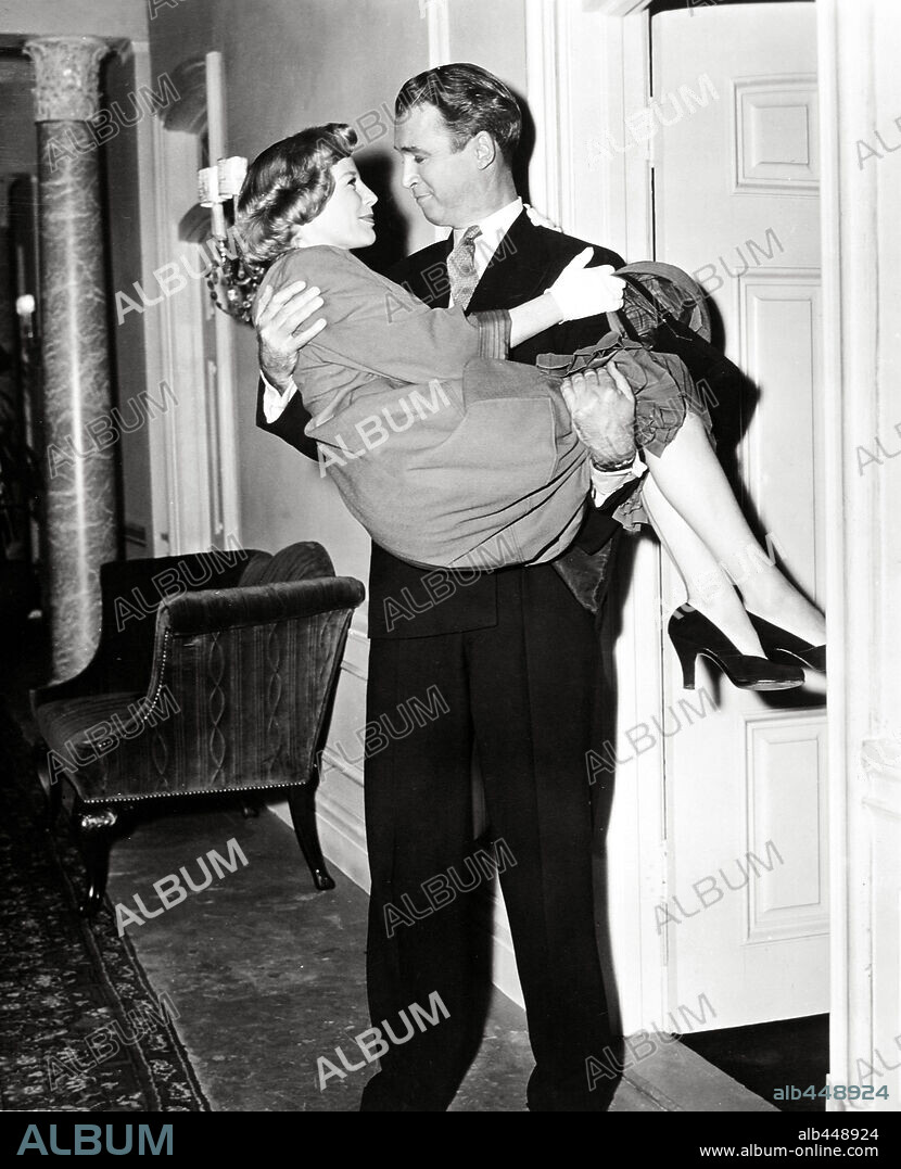 JAMES STEWART and JUNE ALLYSON in THE GLENN MILLER STORY, 1953, directed by ANTHONY MANN. Copyright UNIVERSAL PICTURES.