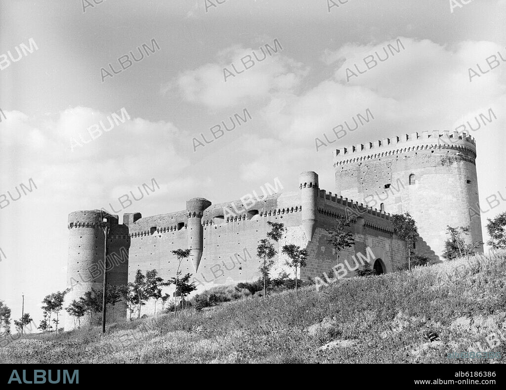 CASTILLO DE AREVALO - SIGLO XIV - FOTOGRAFIA EN BLANCO Y NEGRO - AÑOS 60.