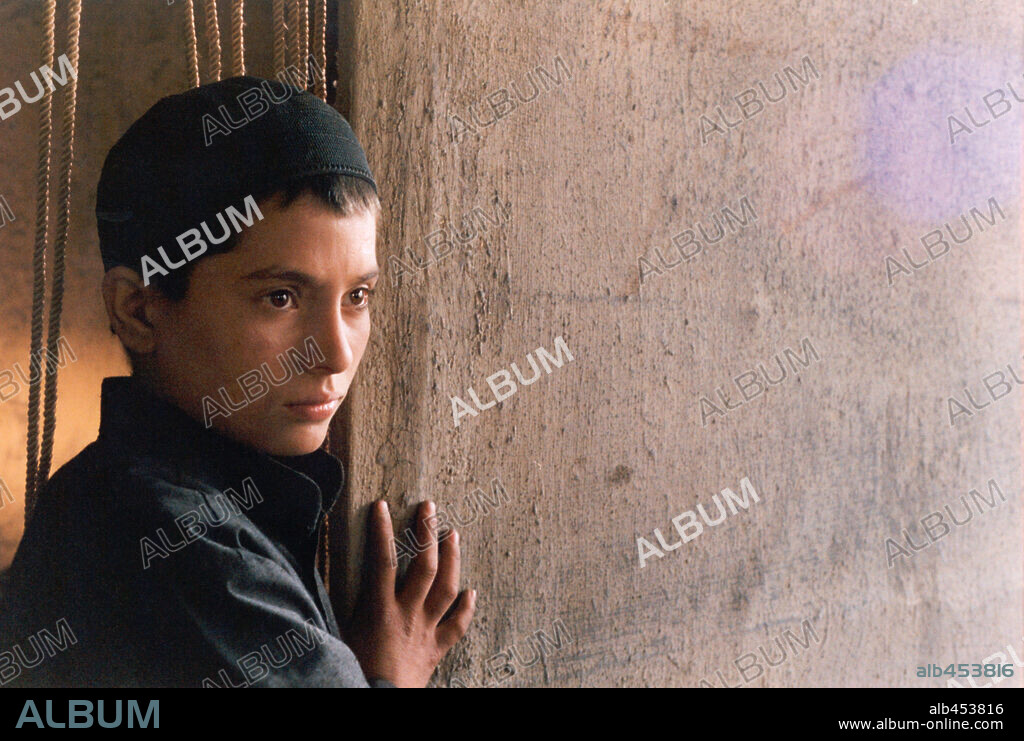 MARINA GOLBAHARI in OSAMA, 2003, directed by SIDDIQ BARMAK. Copyright BARMAK FILM/NHK/LEBROCQUY FRASER PRODUCTIONS / RAMAQ, WAHID.