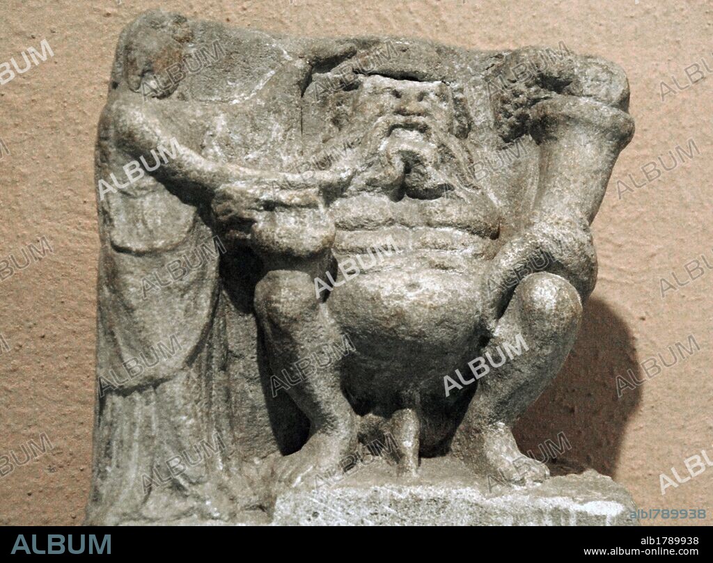 ARTE GRIEGO. ILIRIA. DIOSA DE LA FERTILIDAD. Escultura fechada entre los siglos III-II a. C. procedente de Amantia. Museo Arqueológico. Tirana. República de Albania.