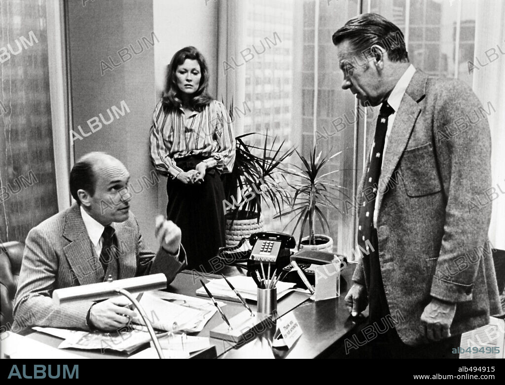 FAYE DUNAWAY, ROBERT DUVALL and WILLIAM HOLDEN in NETWORK, 1976, directed by SIDNEY LUMET. Copyright UNITED ARTISTS.