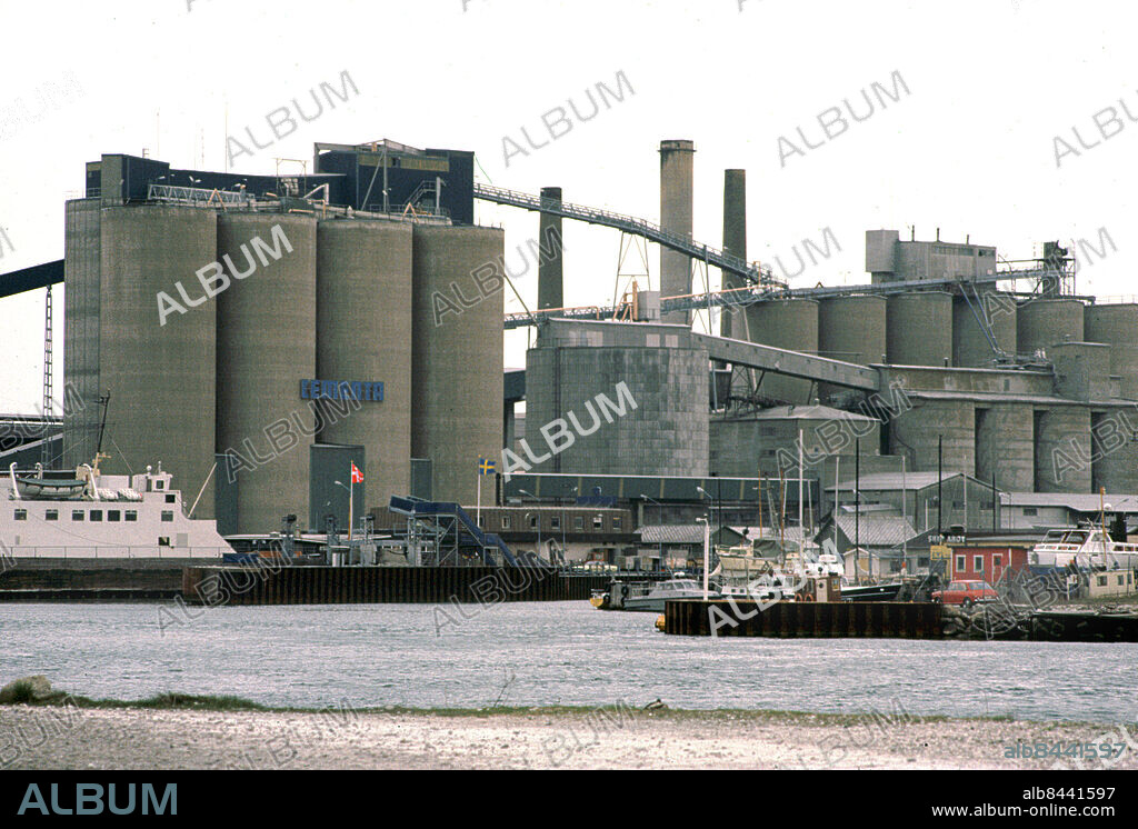 MALMÖ OKÄNT FOTODATUM.. Cementas anläggning på Limhamn i Malmö. Anm: Cement, cementfabrik. sites: LIMHAMN ;MALMÖ ;SKÅNE ;SVERIGE.