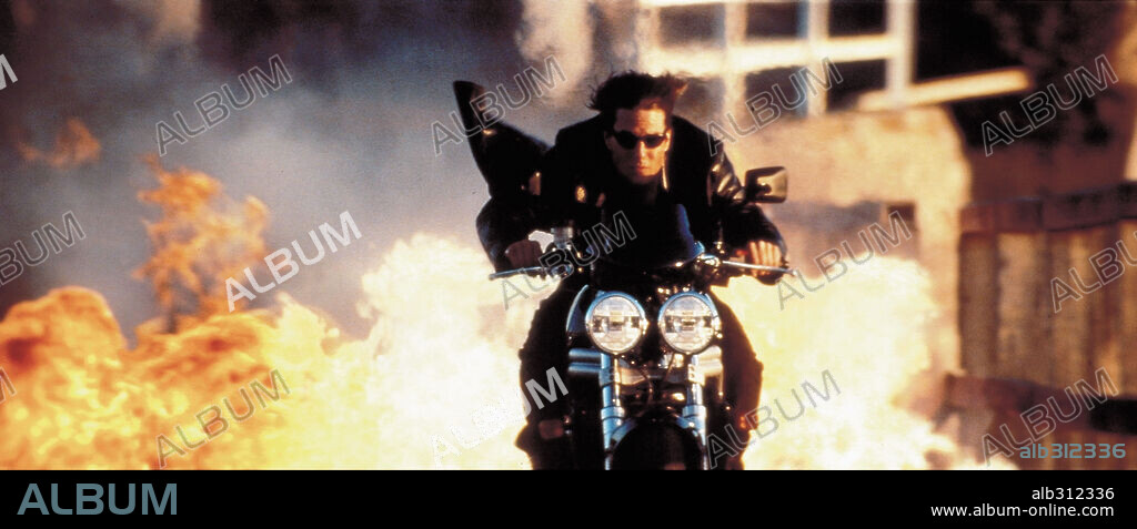 TOM CRUISE en MISIÓN: IMPOSIBLE 2, 2000 (MISSION: IMPOSSIBLE II), dirigida por JOHN WOO. Copyright PARAMOUNT PICTURES.