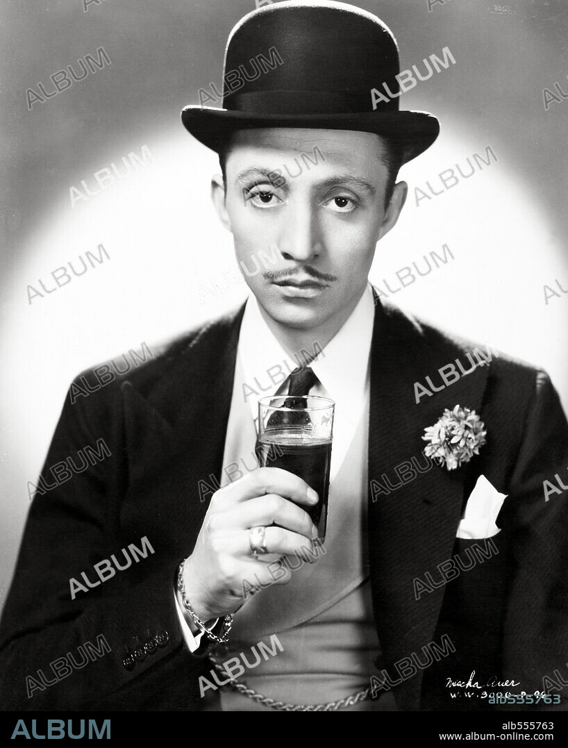 MISCHA AUER en VOGUES OF 1938, 1937, dirigida por IRVING CUMMINGS. Copyright UNITED ARTISTS.