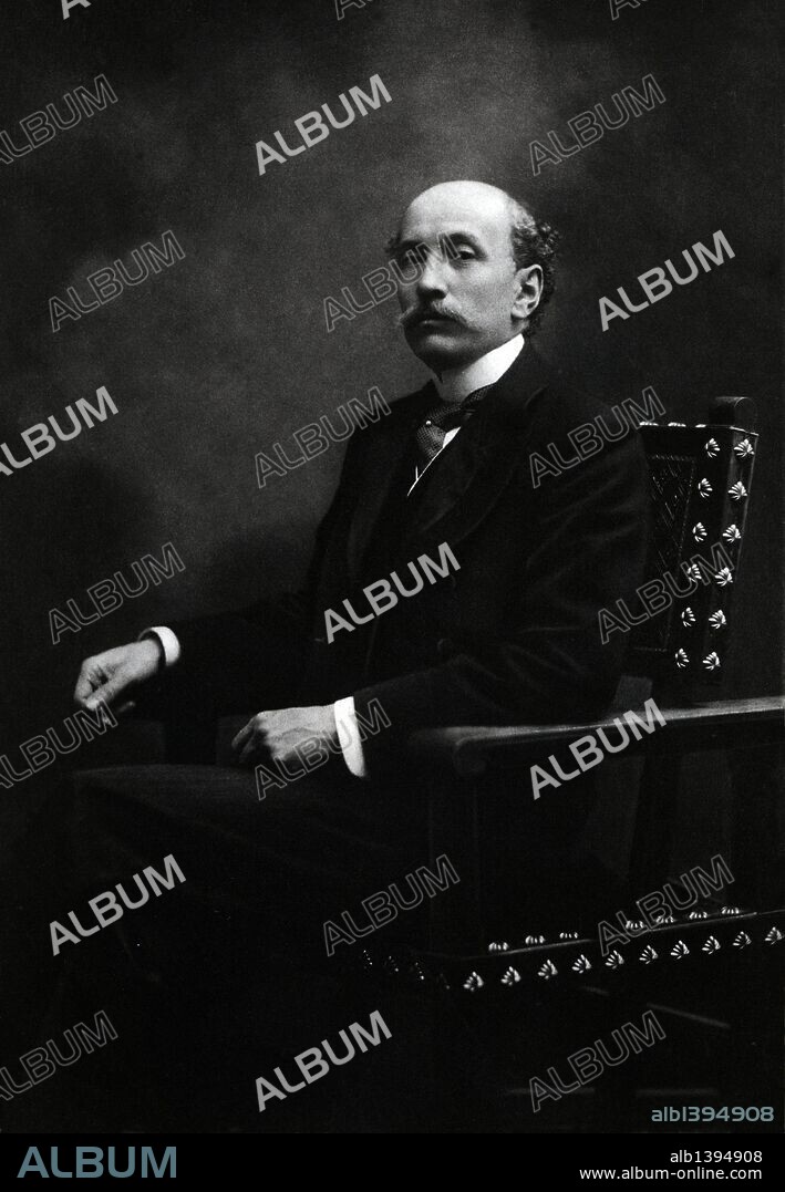 Dato e Iradier, Eduardo (La Coruña, 1856 -Madrid, 1921). Jurista y político conservador español, fue ministro de Gobernación durante la regencia de María Cristina de Habsburgo-Lorena y presidente del Consejo de Ministros, ministro de Gracia y Justicia, ministro de Estado y ministro de Marina durante el reinado de Alfonso XIII.