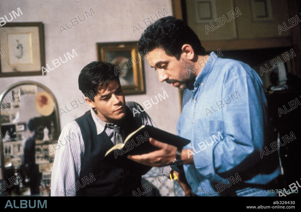 FERNANDO TRUEBA and JORGE SANZ in BELLE EPOQUE, 1992, directed by FERNANDO TRUEBA. Copyright FERNANDO TRUEBA P.C. S.A.