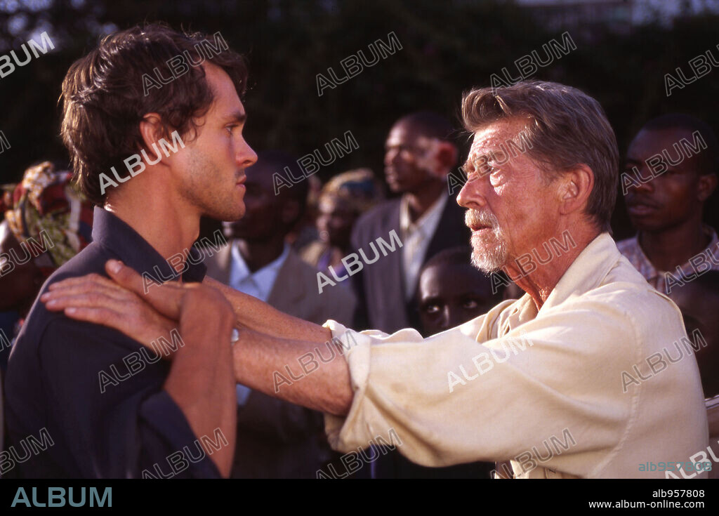 HUGH DANCY and JOHN HURT in SHOOTING DOGS, 2005, directed by MICHAEL CATON-JONES. Copyright BBC FILMS.