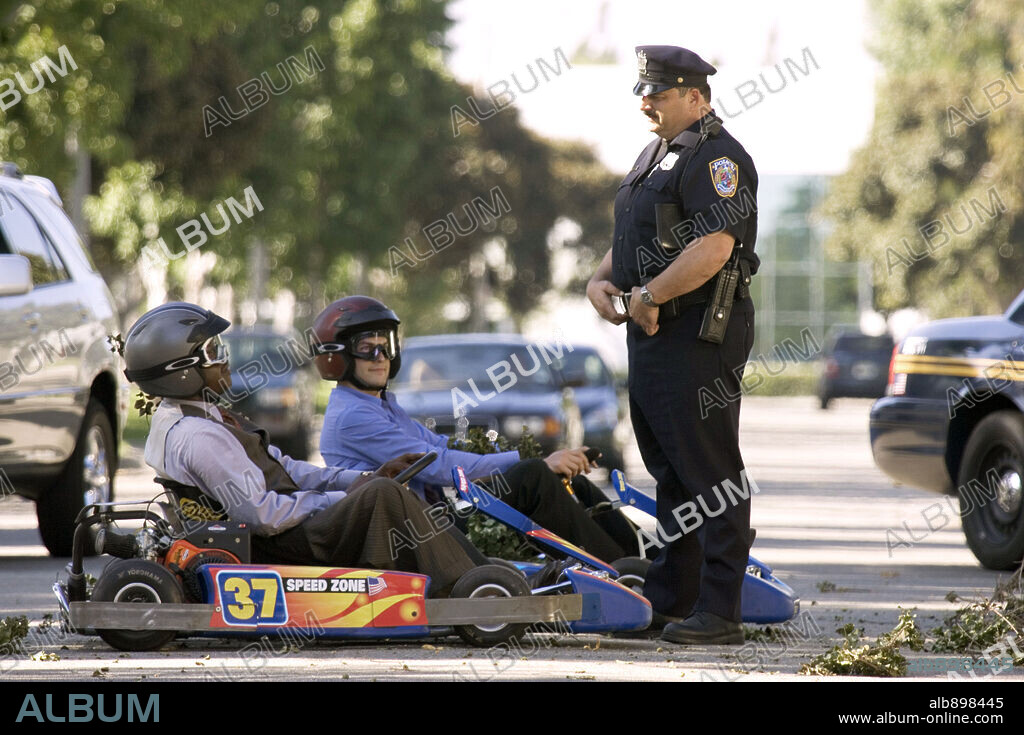 ASHTON KUTCHER and BERNIE MAC in GUESS WHO?, 2005, directed by KEVIN RODNEY SULLIVAN. Copyright COLUMBIA PICTURES / BARIUS, CLAUDETTE.