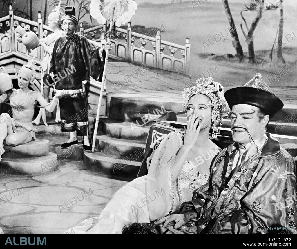 BING CROSBY, BOB HOPE and DOROTHY LAMOUR in THE ROAD TO HONG KONG, 1962, directed by NORMAN PANAMA. Copyright UNITED ARTISTS.