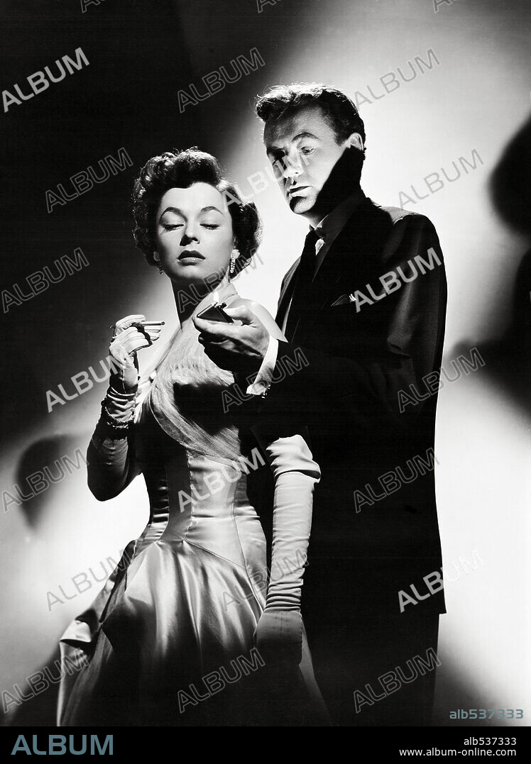 ROBERT WALKER and RUTH ROMAN in STRANGERS ON A TRAIN, 1951, directed by ALFRED HITCHCOCK. Copyright WARNER BROTHERS.