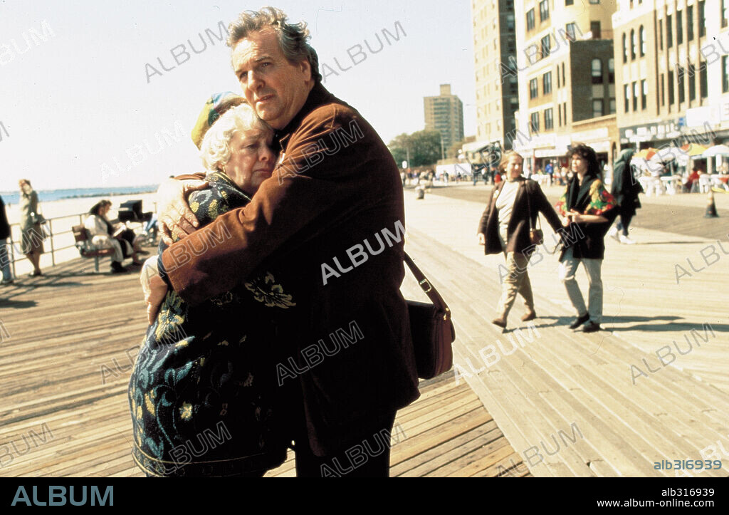 THE PICKLE, 1993, directed by PAUL MAZURSKY. Copyright COLUMBIA PICTURES / HAMILL, BRIAN.