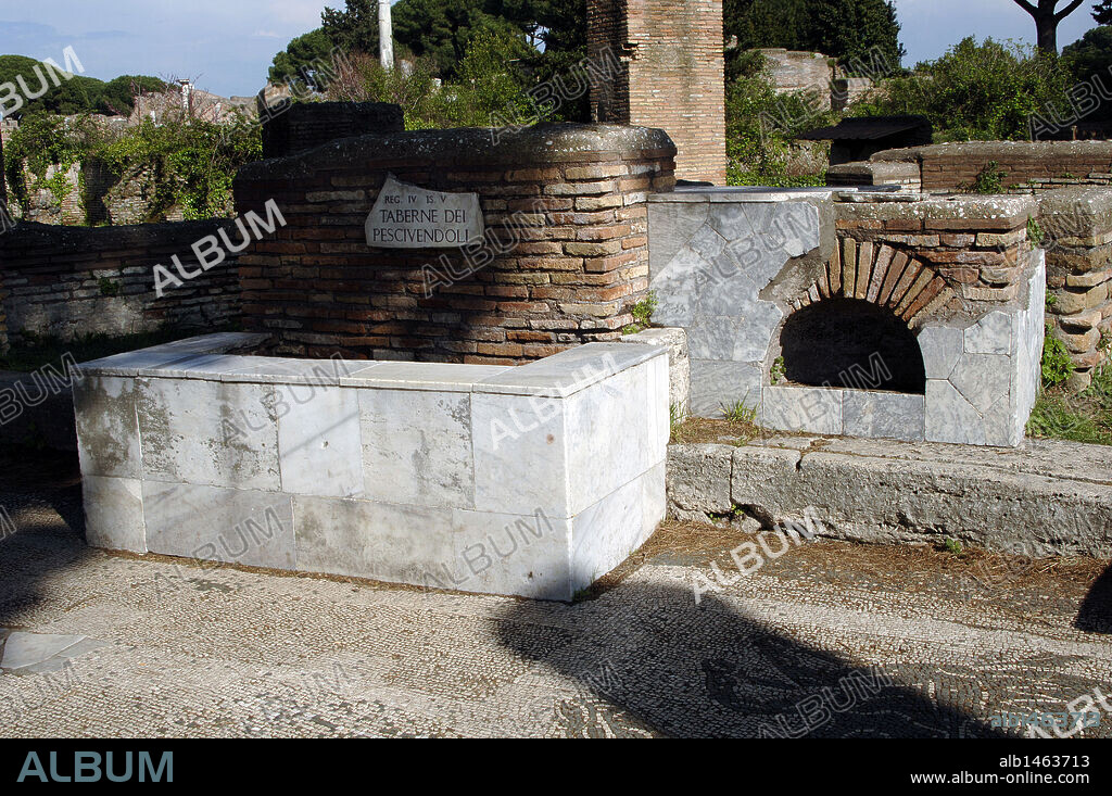 ARTE ROMANO. ITALIA. OSTIA ANTICA. Ciudad romana en la costa del Mar Tirreno, en el antiguo Latium. Puerto comercial de la antigua Roma. PESCADERIAS. Cercanías de Roma. Lazio.