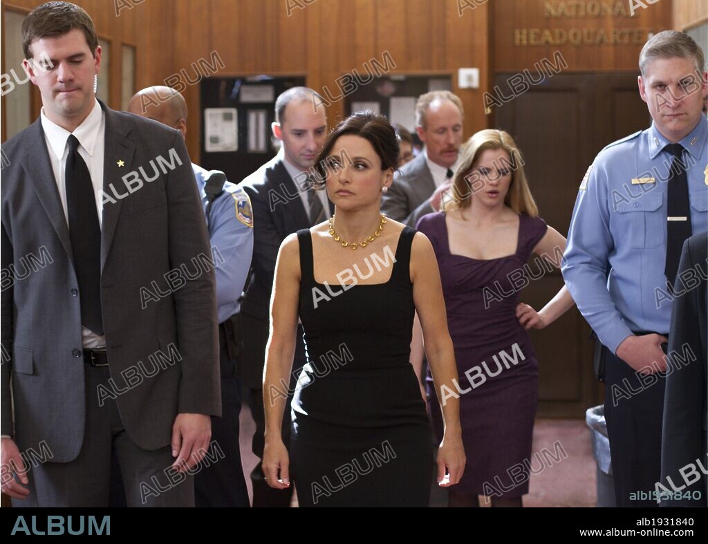 ANNA CHLUMSKY, JULIA LOUIS-DREYFUS, MATT WALSH and TONY HALE in VEEP, 2012, directed by ARMANDO IANNUCCI. Copyright HBO.