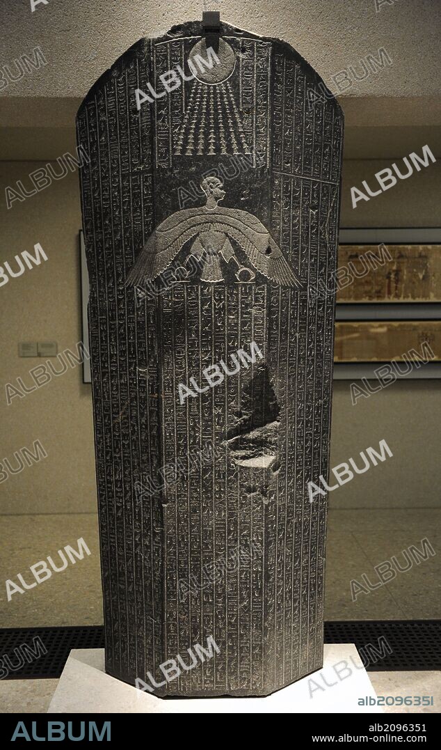 ARTE EGIPCIO. EGIPTO. Tapa del sarcófago Djehapimus, alto funcionario real. Período Tardio de Egipto (Baja Epoca), 764-332 A. C. Granito. Neues Museum (Nuevo Museo). Berlín. Alemania. Europa.