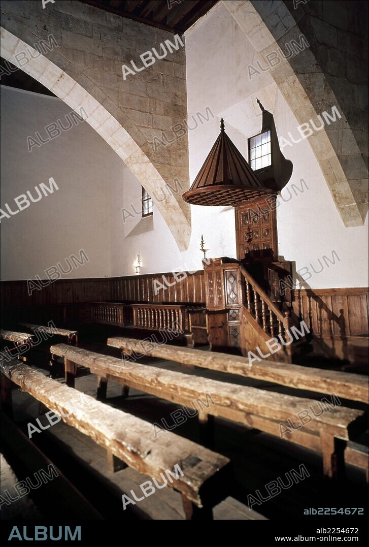 LEON , FRAY LUIS DE. ESCRITOR ESPAÑOL. BELMONTE 1528-1591. " CATEDRA DE FRAY LUIS DE LEON ". ESTADO ACTUAL DE LA SALA DONDE IMPARTIA ENSEÑANZA EN LA UNIVERSIDAD DE SALAMANCA.