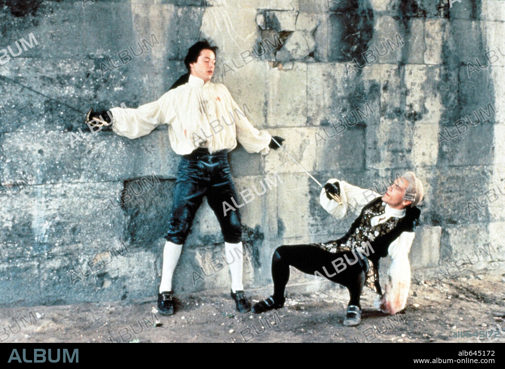 JOHN MALKOVICH and KEANU REEVES in DANGEROUS LIAISONS, 1988, directed by STEPHEN FREARS. Copyright WARNER BROTHERS.