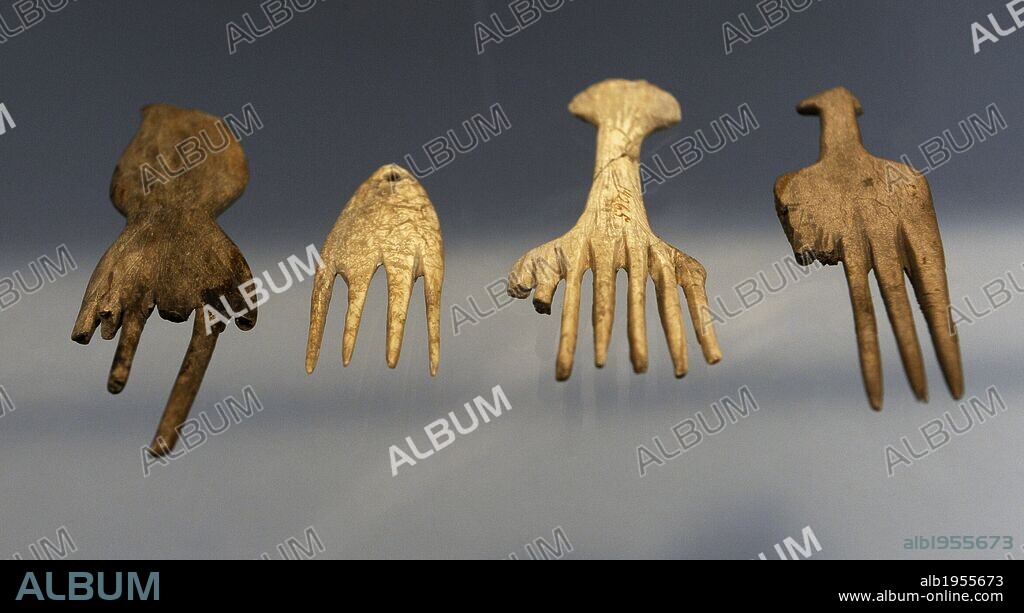 ARTE. PREHISTORIA. EUROPA. PEINES realizados en hueso. Localizados en la península de Jutlandia. Dinamarca. 5000-4500 a. C. Museo Nacional. Copenhague. Dinamarca. Europa.