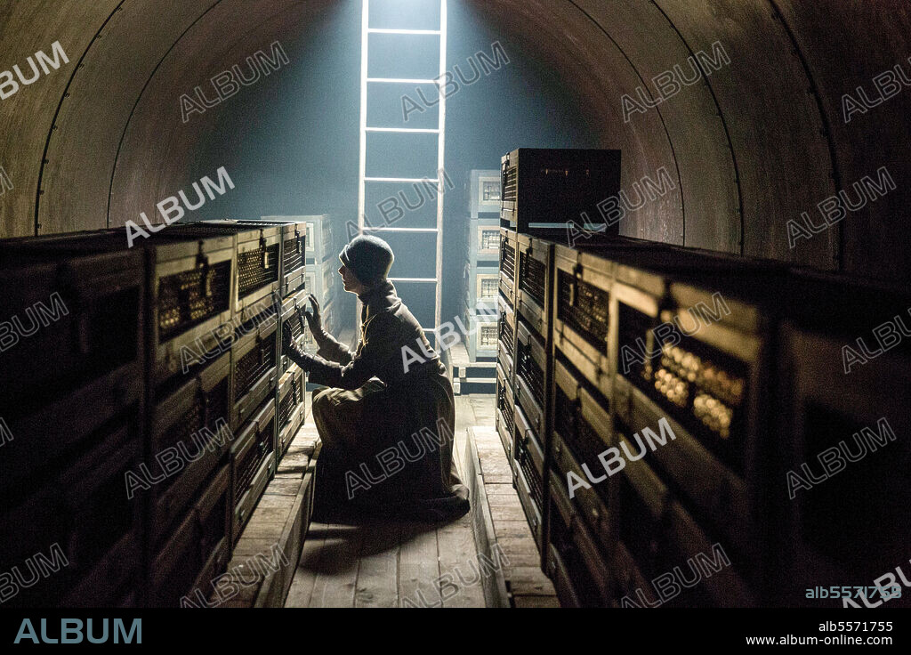 Severija Janusauskaite in BABYLON BERLIN, 2017, directed by ACHIM VON BORRIES, HENK HANDLOEGTEN and TOM TYKWER. Copyright X Filme Creative Pool, ARD degeto, Beta Film GmbH, Sky Cinema. Episode 1x3.