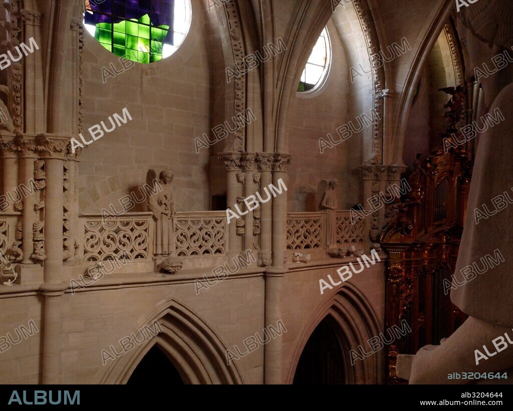 CATEDRAL DE SANTA MARIA Y SAN JULIAN  O CATEDRAL DE NUESTRA SEÑORA DE GRACIA. INTERIOR, TRIFORIO.  CUENCA, ESPAÑA.