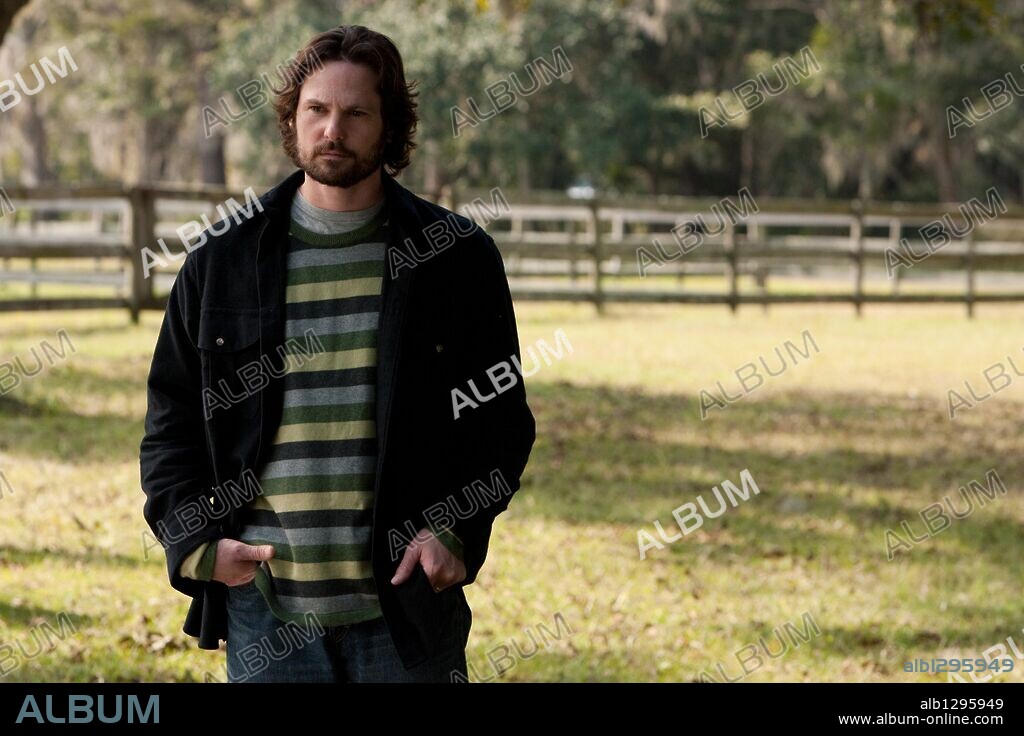 HENRY THOMAS in DEAR JOHN, 2010, directed by LASSE HALLSTROM. Copyright RELATIVITY MEDIA/TEMPLE HILL PRODUCTIONS.