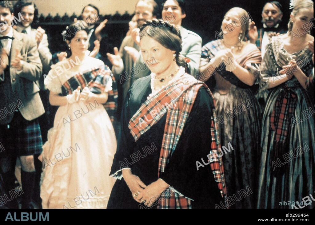 JUDI DENCH en SU MAJESTAD MRS BROWN, 1997 (MRS BROWN), dirigida por JOHN MADDEN. Copyright MIRAMAX / TILLIE, MARK.