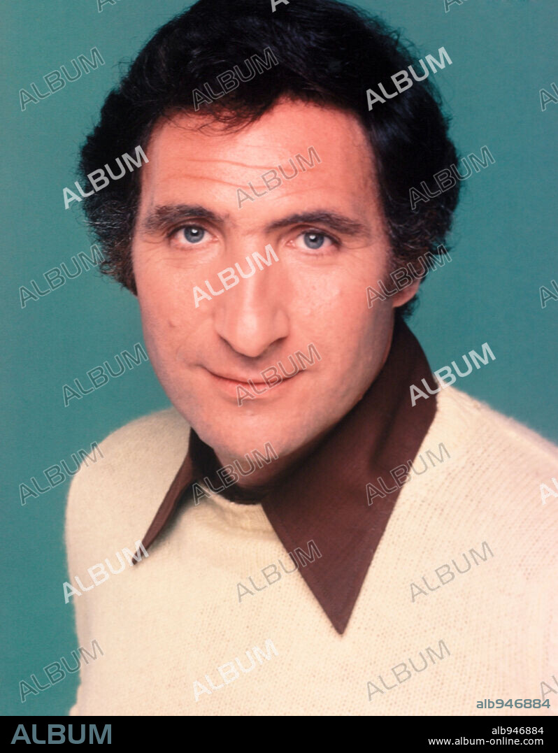 JUDD HIRSCH in TAXI, 1978, directed by JAMES BURROWS. Copyright PARAMOUNT TV.