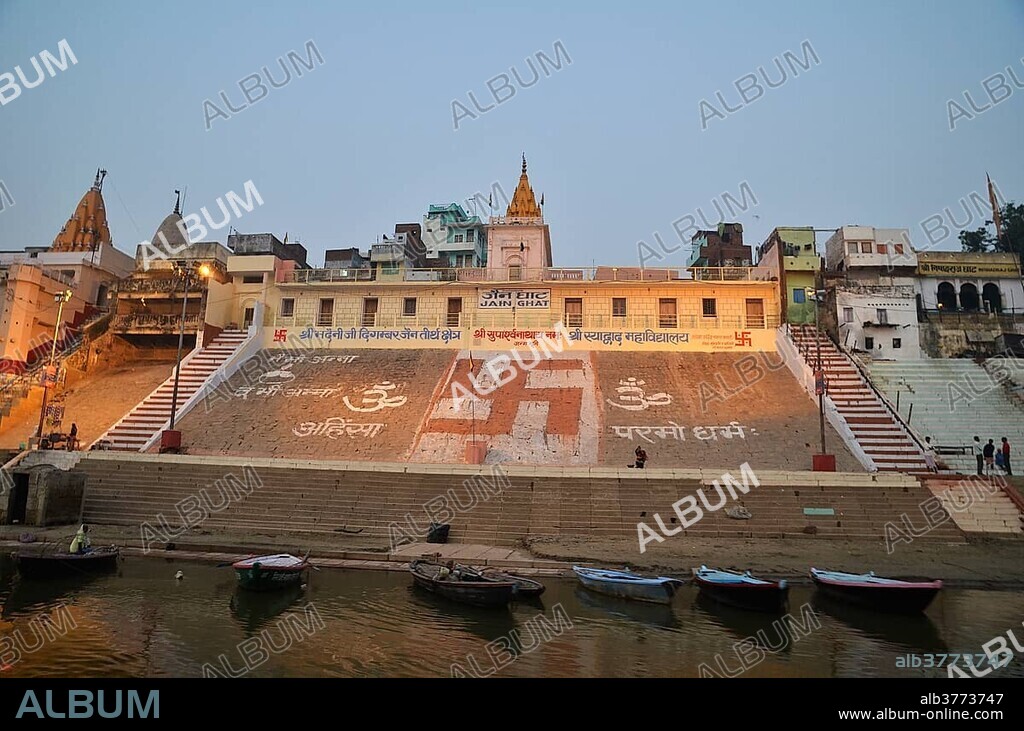 The Ganges with ghats at dawn, Varanasi, Benares or Kashi, Uttar Pradesh, India, Asia.