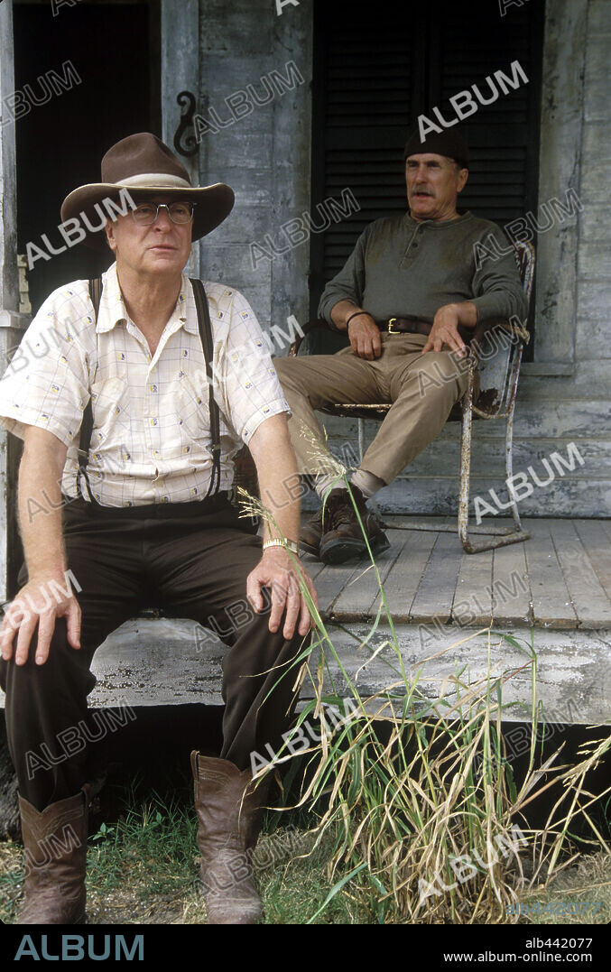 MICHAEL CAINE y ROBERT DUVALL en EL SECRETO DE LOS MCCANN, 2003 (SECONDHAND LIONS), dirigida por TIM MC CANLIES. Copyright NEW LINE PRODUCTIONS / REDIN, VAN.
