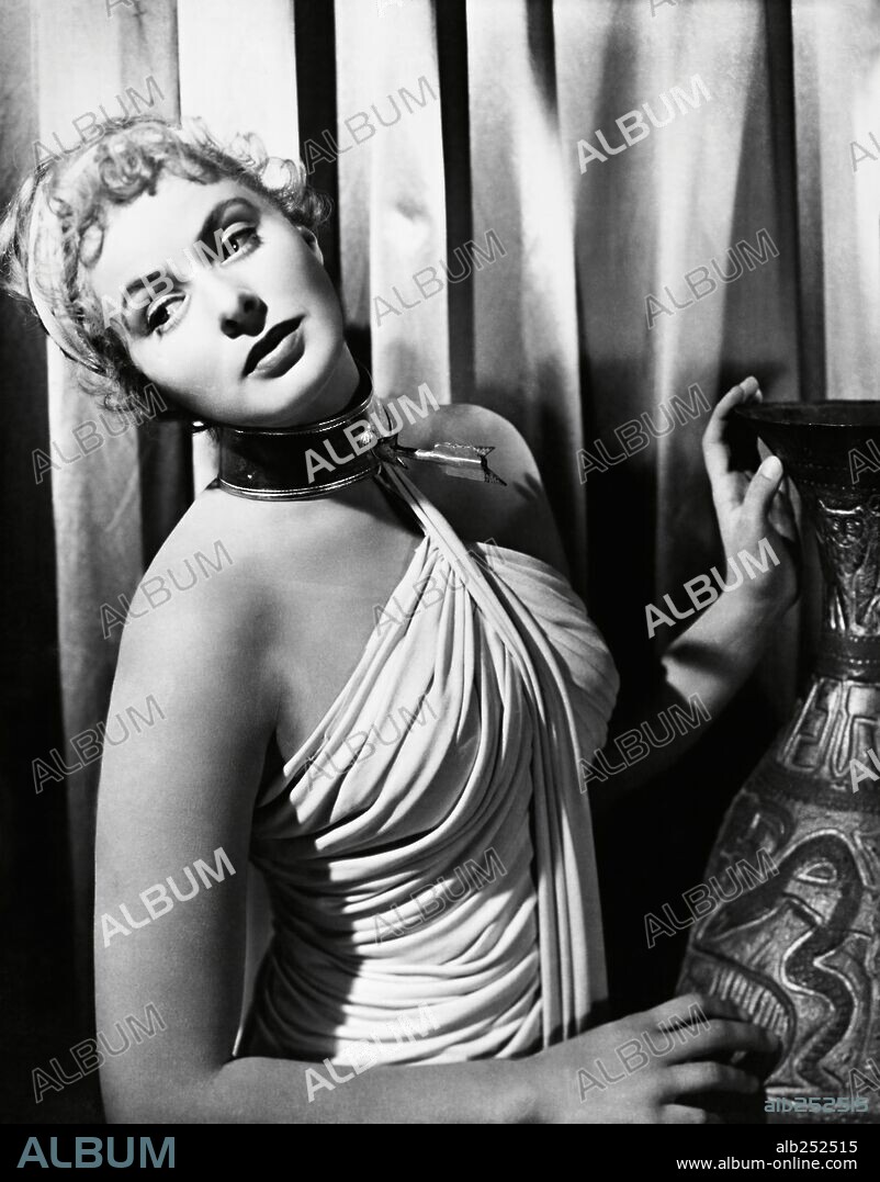 INGRID BERGMAN en RECUERDA, 1945 (SPELLBOUND), dirigida por ALFRED HITCHCOCK. Copyright Selznick International Pictures/Vanguard Films / CACEY, MADISON.