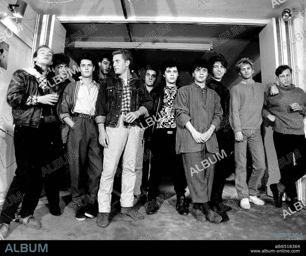 ARKIV 1985  FOTO FRÅN KONSERTEN " STRANDED ALL STARS" I SOLNAHALLEN. FRÅN VÄNSTER JOHN KINDE, SAILE ELIASSON, ANDERS ERICSON, STEPHEN ROSSI, FREDRIK HOLMQVIST ( LUSTANS LAKEJER ), DIMITRI BODIANSKI, STEPHANE SIRKIS, NICOLA SIRKIS, DOMINIK NICOLAS ( INDOCHINE), JOHAN EKELUND OCH MAURO SCOCCO ( RATATA ) .. FOTO JAN COLLSIÖÖ CODE 1001. COPYRIGHT SCANPIX SWEDEN.