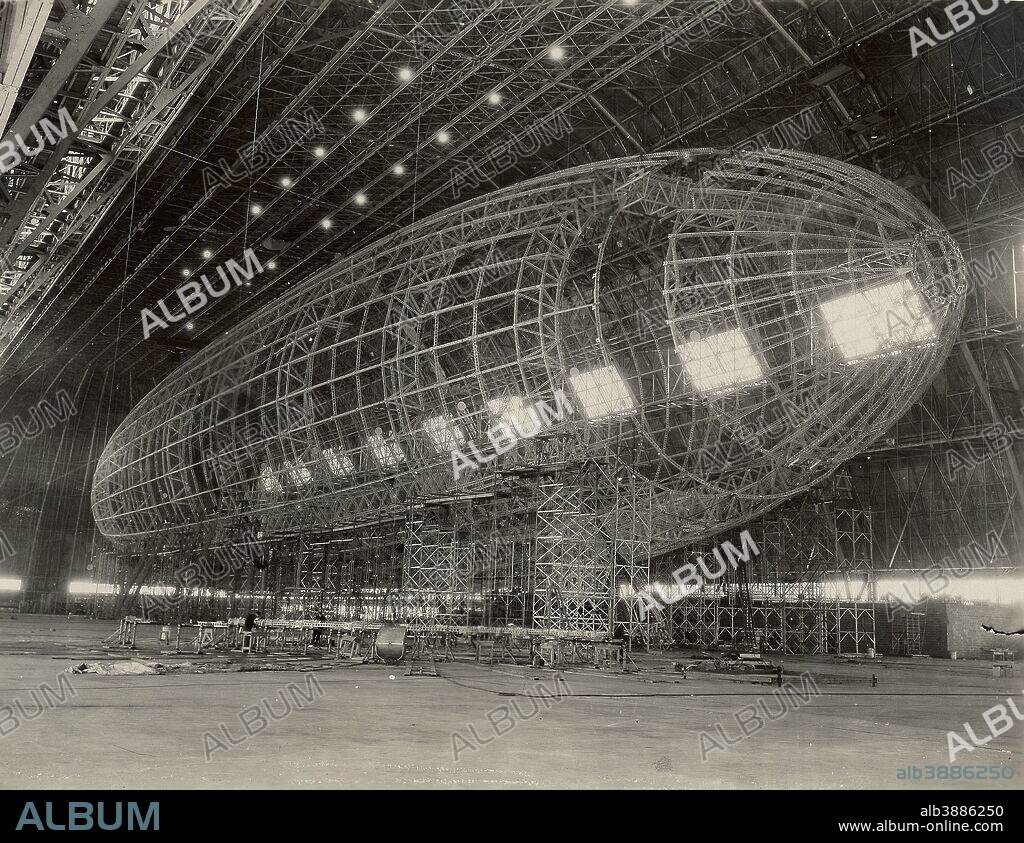Photograph of the nose of USS Akron being attached, circa 1933.
