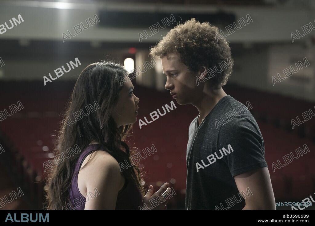 AULI'I CRAVALHO and DAMON J. GILLESPIE in RISE, 2018, directed by JASON KATIMS. Copyright SELLER SUAREZ PROD/TRUE JACK PROD/UNIVERSAL TV.