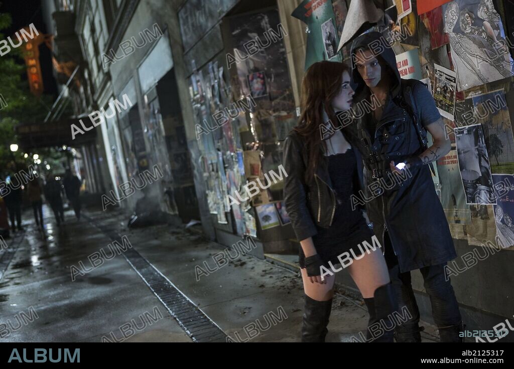JAMIE CAMPBELL BOWER und LILY COLLINS in CHRONIKEN DER UNTERWELT - CITY OF BONES, 2013 (MORTAL INSTRUMENTS, THE: CITY OF BONES), unter der Regie von HARALD ZWART. Copyright CONSTANTIN FILM PRODUKTION.