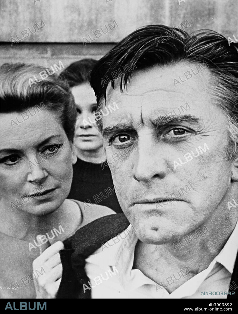 DEBORAH KERR and KIRK DOUGLAS in THE ARRANGEMENT, 1969, directed by ELIA KAZAN. Copyright ELIA KAZAN PROD / WARNERS.