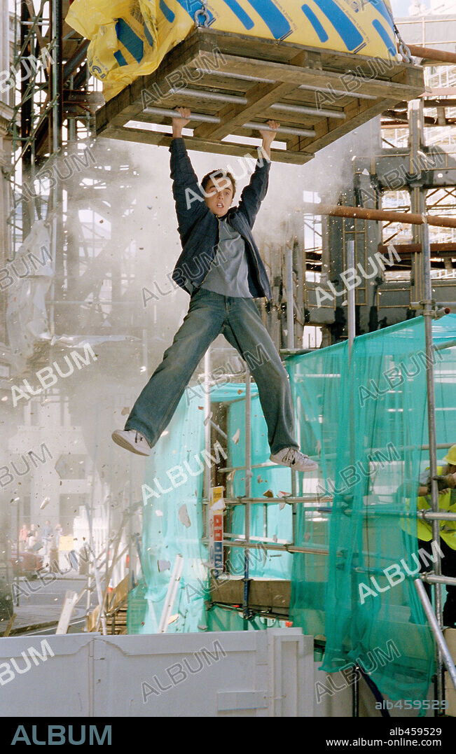 FRANKIE MUNIZ in AGENT CODY BANKS 2: DESTINATION LONDON, 2004, directed by KEVIN ALLEN. Copyright METRO GOLDWYN MAYER / MAIDMENT, JAY.