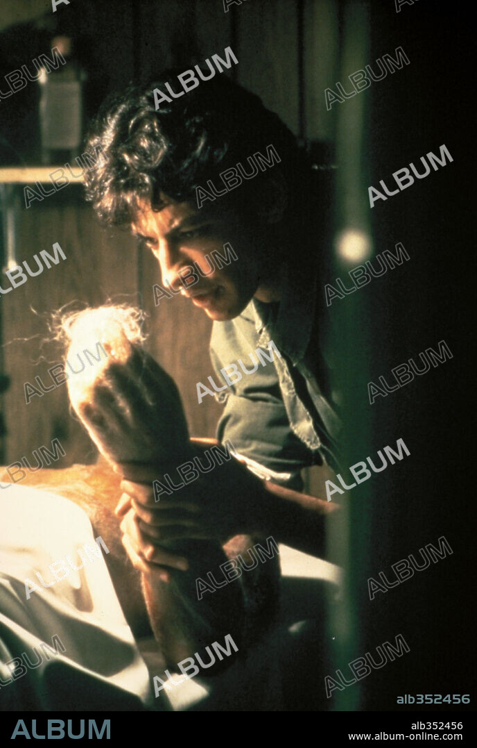 JEFF GOLDBLUM in INVASION OF THE BODY SNATCHERS, 1978, directed by PHILIP KAUFMAN. Copyright UNITED ARTISTS.