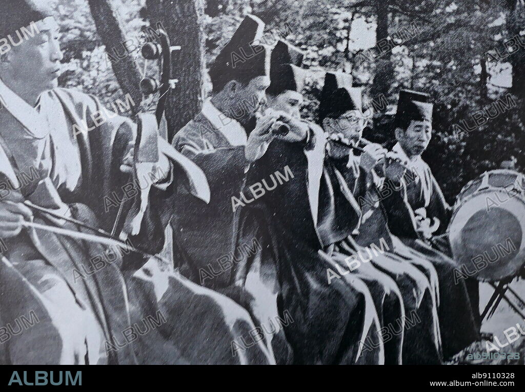 It was a dance or a drama that was usually performed to the accompaniment of such an orchestra. From right to left: Janggu, Piri, also Piri, Daegeum and Haegum. The janggu or sometimes called seyogo is the most representative drum in traditional Korean music. The piri is a Korean double reed instrument in bamboo, used in both the folk and classical music of Korea. The piri was originally a musical instrument in the western part, and has already been used in Goguryeo and Baekje since the period of the Three States. The daegeum is a large bamboo flute, a transverse flute used in traditional Korean music. The haegeum is a traditional Korean string instrument, resembling a vertical fiddle with two strings; derived from the ancient Chinese xiqin.