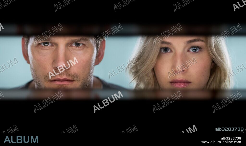 CHRIS PRATT und JENNIFER LAWRENCE in PASSENGERS, 2016, unter der Regie von MORTEN TYLDUM. Copyright SONY PICTURES ENTERTAINMENT /START MOTION PICTURES/COMPANY F.