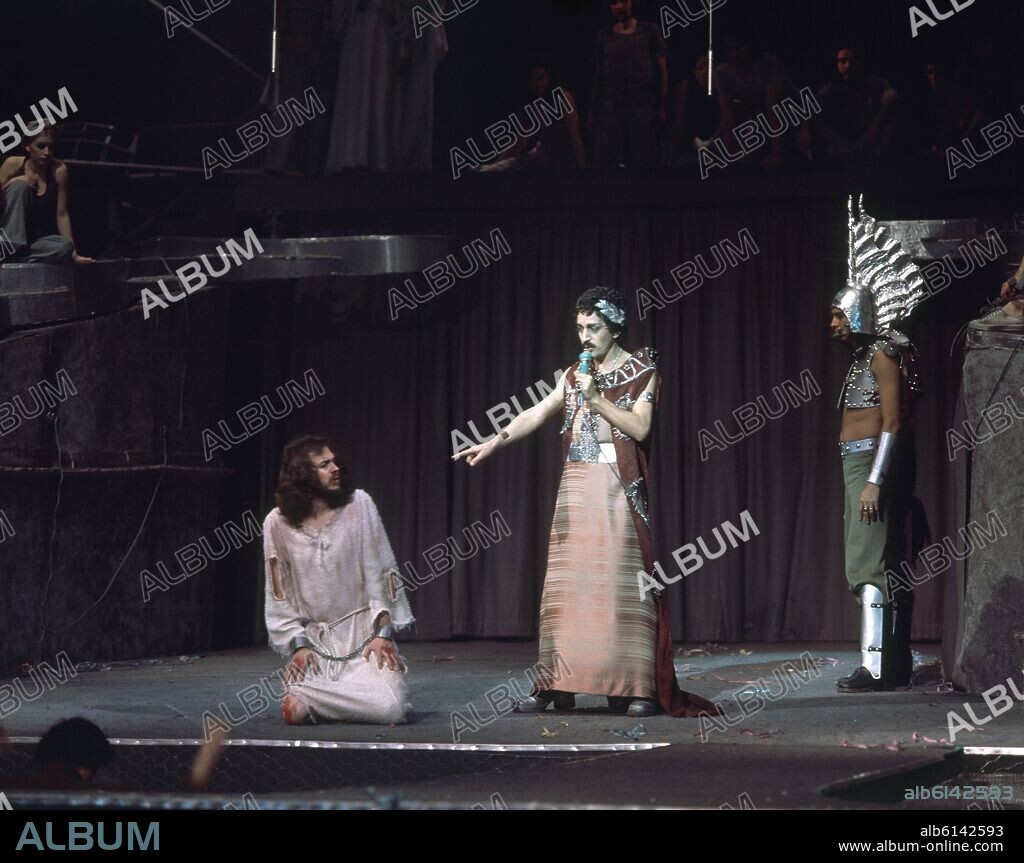 JESUCRISTO SUPERSTAR - JESUCRISTO (CAMILO SESTO)  ANTE PILATOS (ALFONSO NADAL).