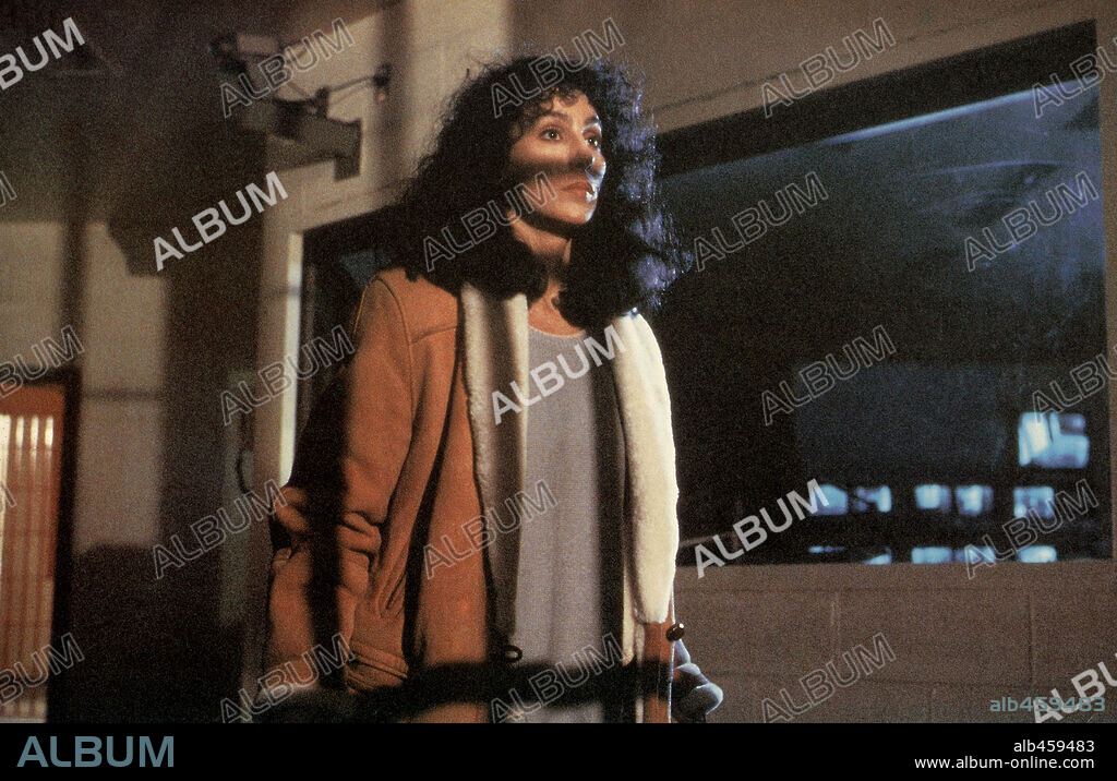 CHER en SOSPECHOSO, 1987 (SUSPECT), dirigida por PETER YATES. Copyright TRI STAR PICTURES.